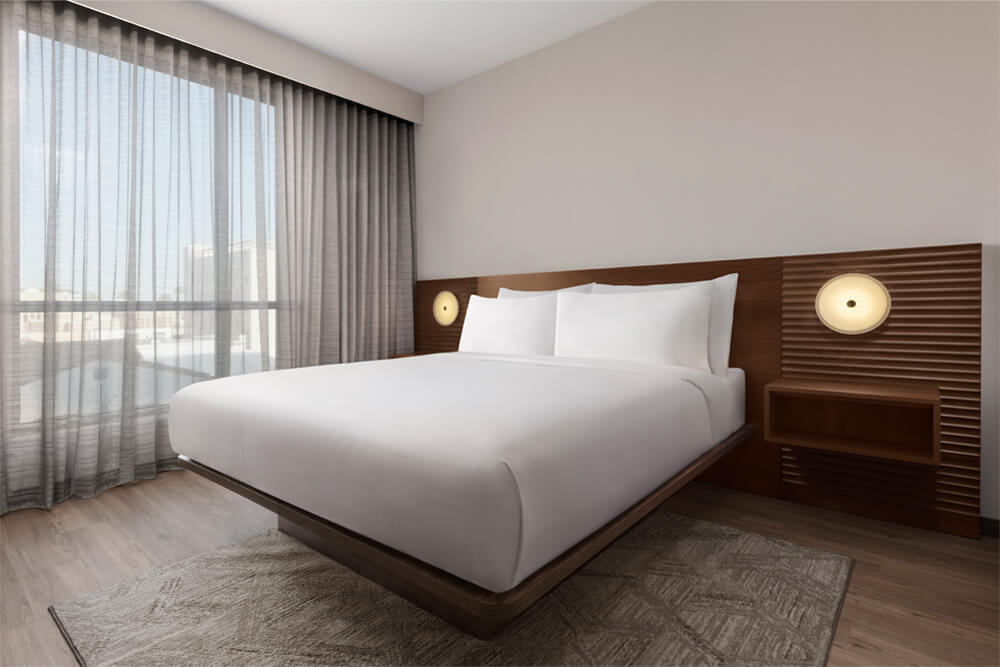 Guestroom-1-King-Bed,-Madison-View
